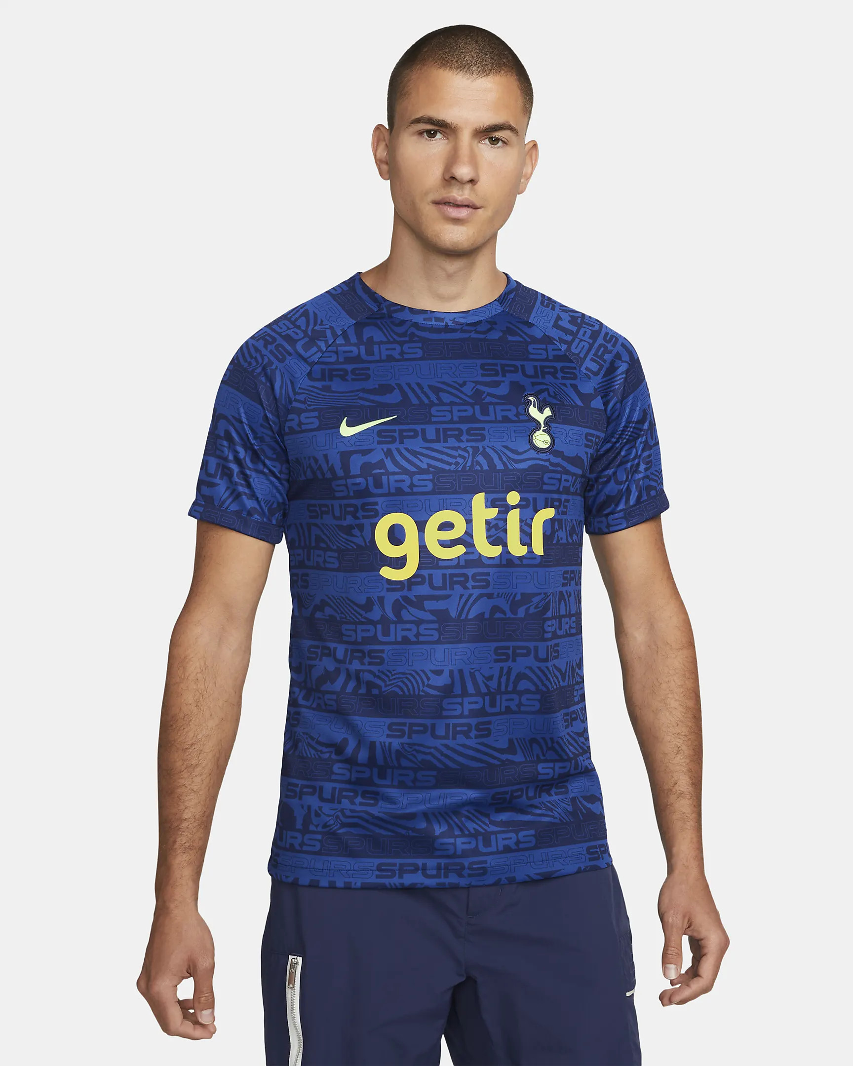 Tottenham Hotspur warming-up shirt 2022-2023