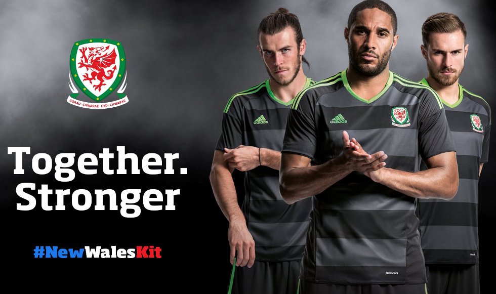 wales-shirt-euro-2016-detail.jpg