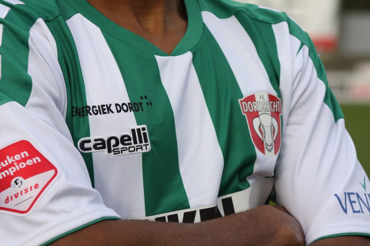 fc-dordrecht-voetbalshirts-2022-2023.jpg