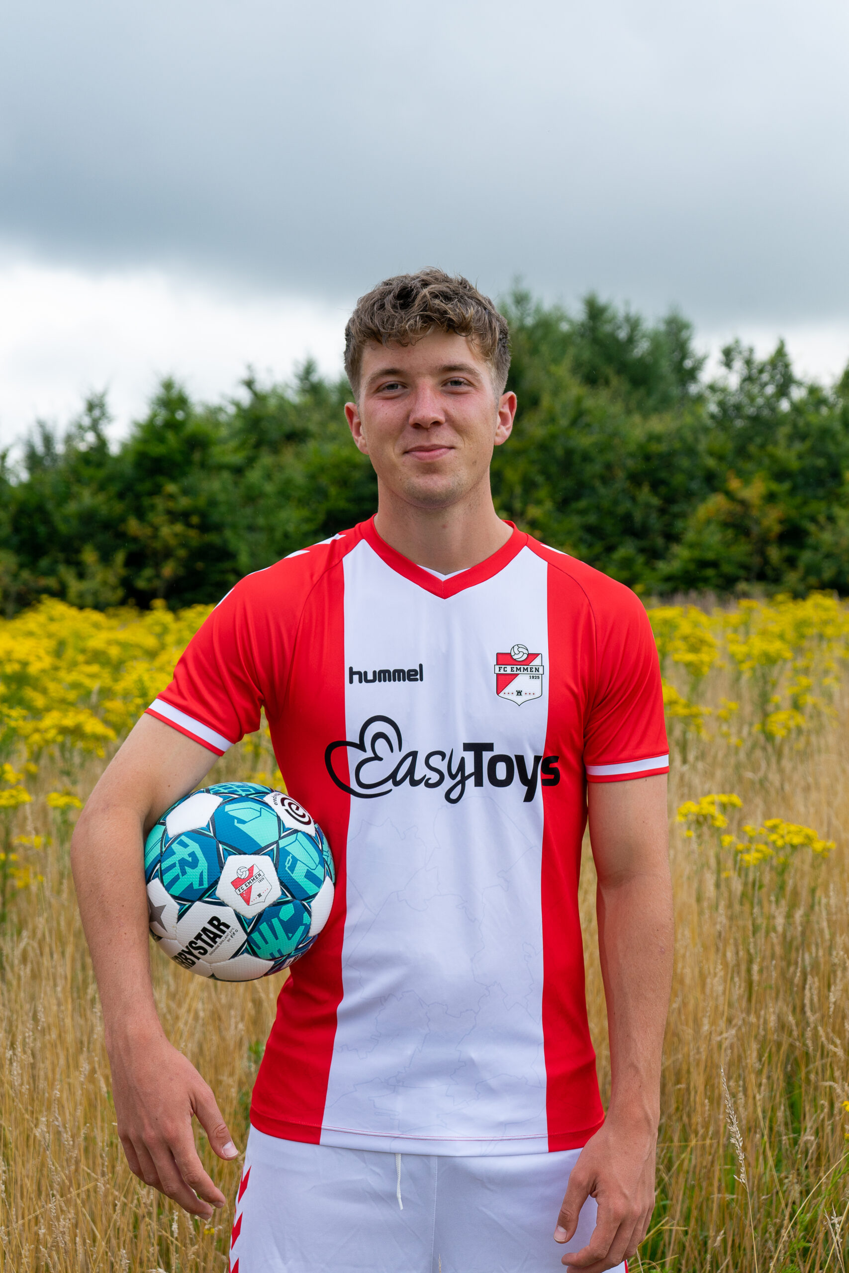 Peer Afkeer fascisme FC Emmen voetbalshirts 2022-2023 - Voetbalshirts.com