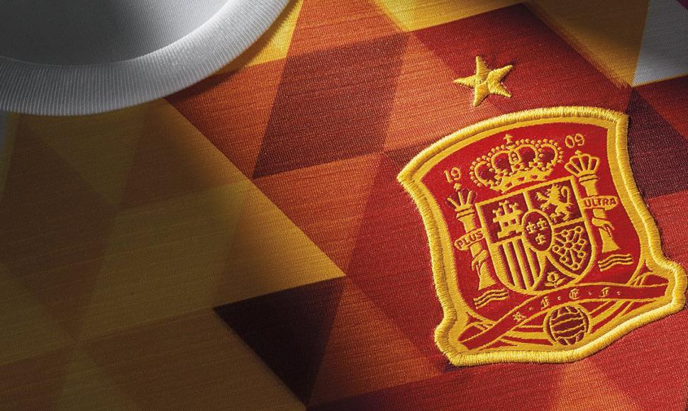 detail-spanje-voetbalshirt-2016.png