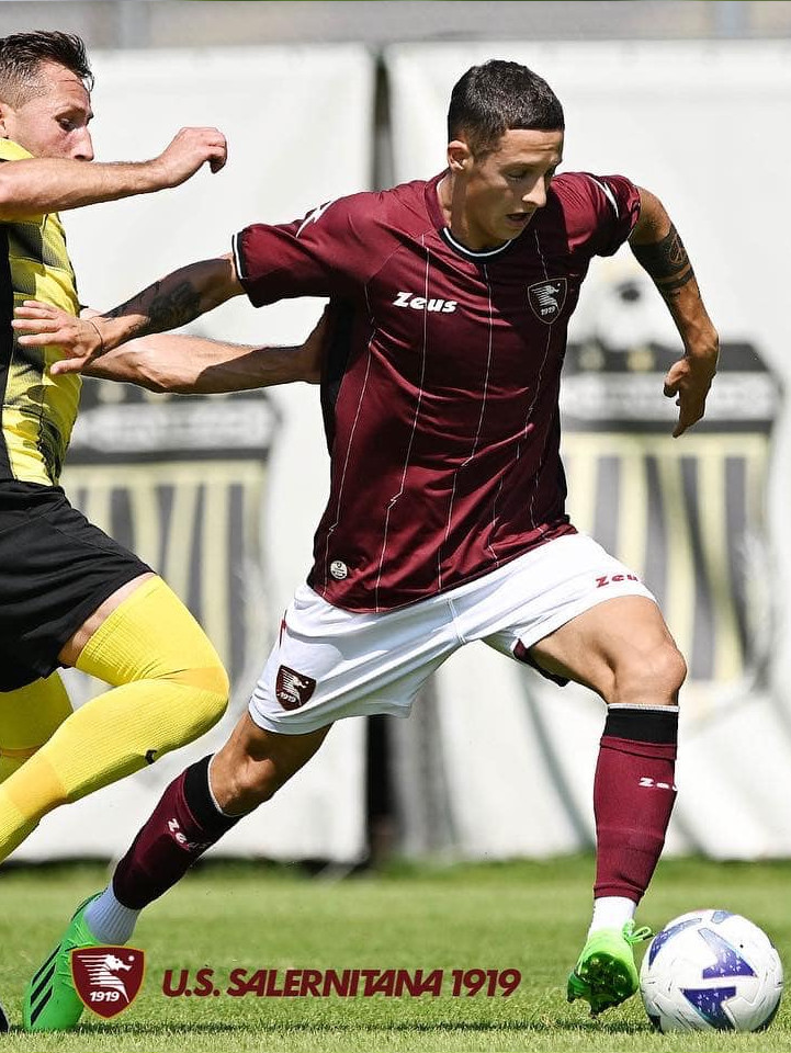 Salernitana thuisshirt 2022-2023