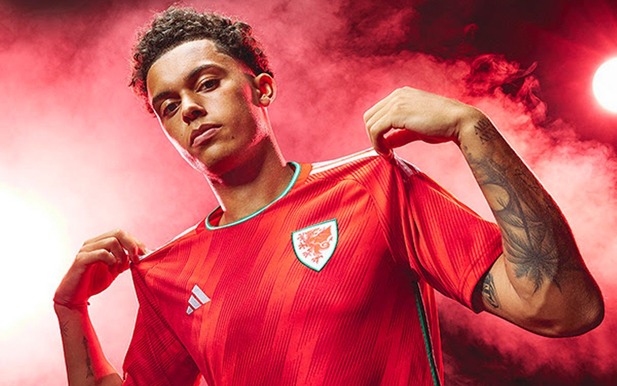 wales-voetbalshirts-2022-2023.jpg