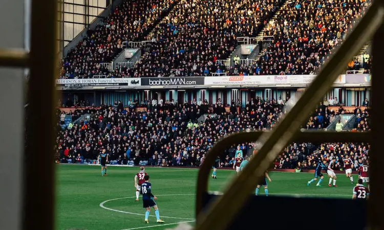 Top 5 voetbalclubs gesponsord door online casino's