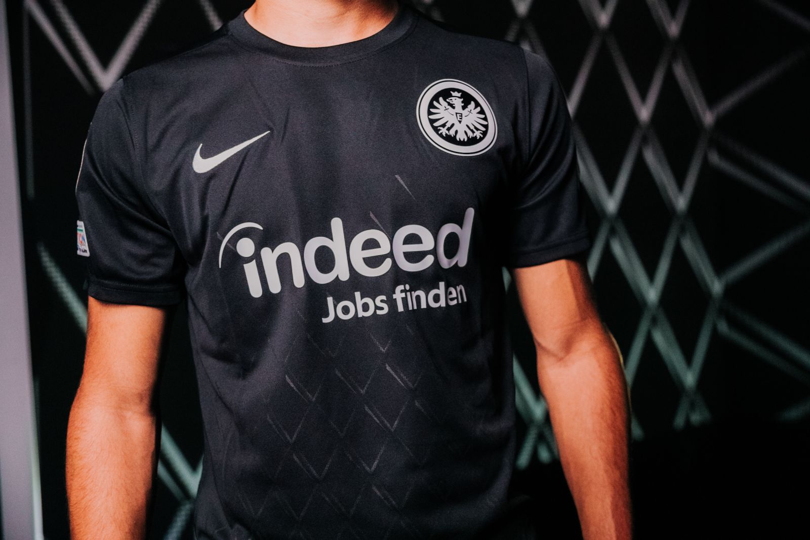 eintracht-frankfurt-champions-league-voetbalshirt-2022-2023.jpg