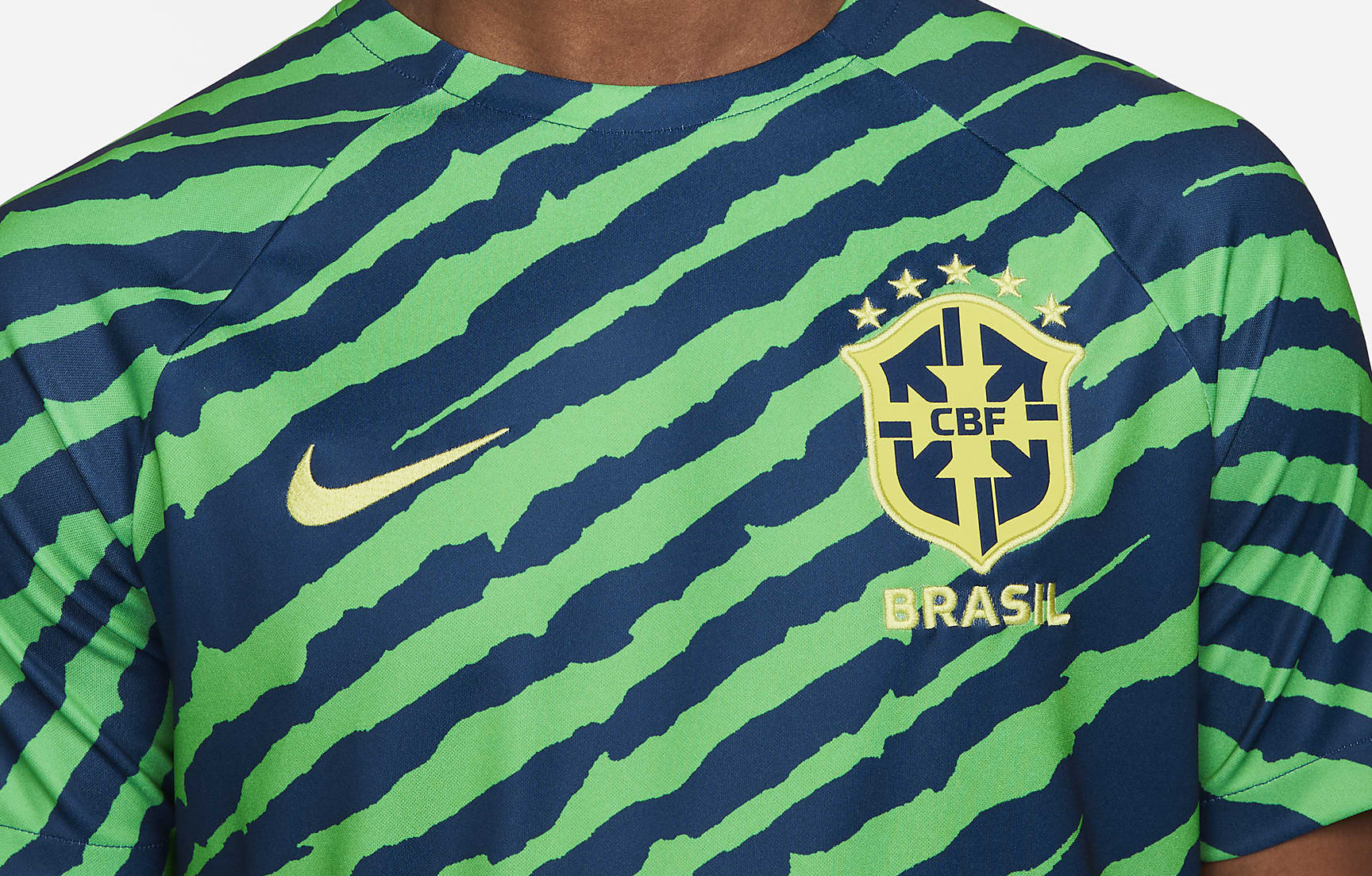 brazilie-warming-up-shirt-22-23.jpg
