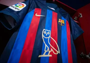 fc-barcelona-voetbalshirt-drake.jpg