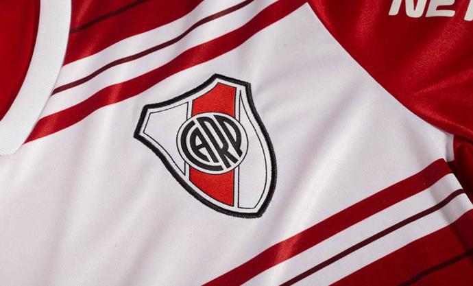 river-plate-voetbalshirts-2016-2017-uit.png