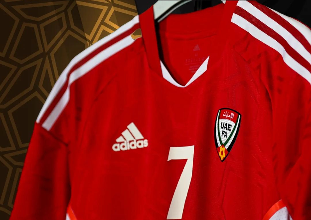 verenigde-arabische-emiraten-voetbalshirts-2022-2023-b.jpg