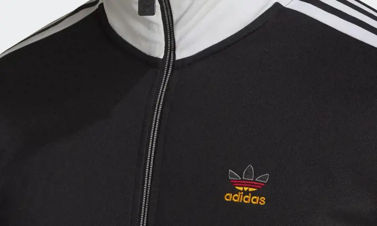 Dit trainingsjack draagt Duitsland tijdens WK 2022 in Qatar