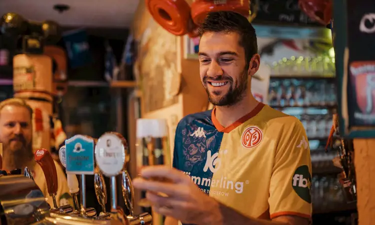 Dit is het FSV Mainz carnaval voetbalshirt 2023