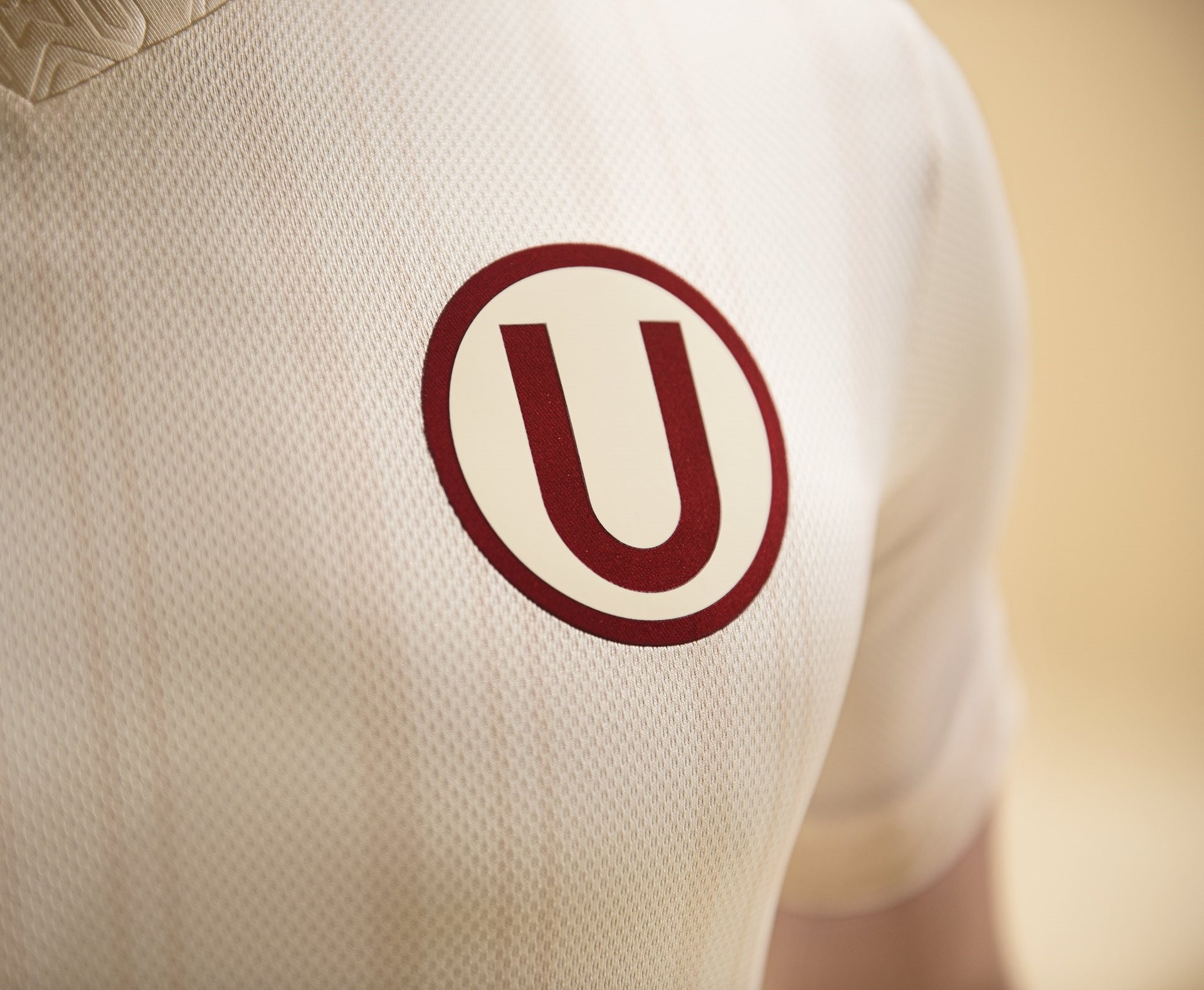 universitario-thuisshirt-2023-d.jpg