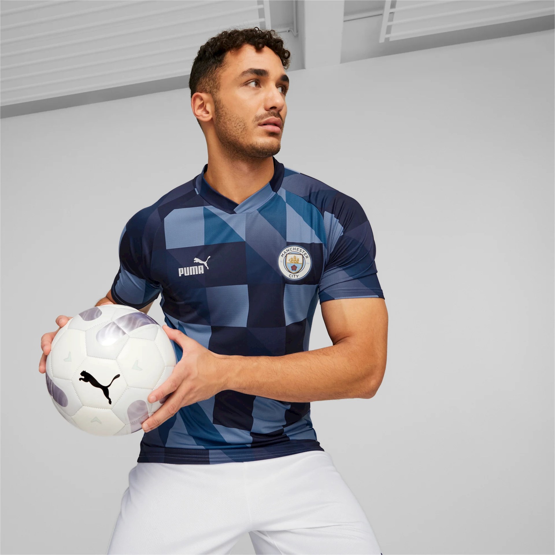 Manchester City warming-up shirt 2023