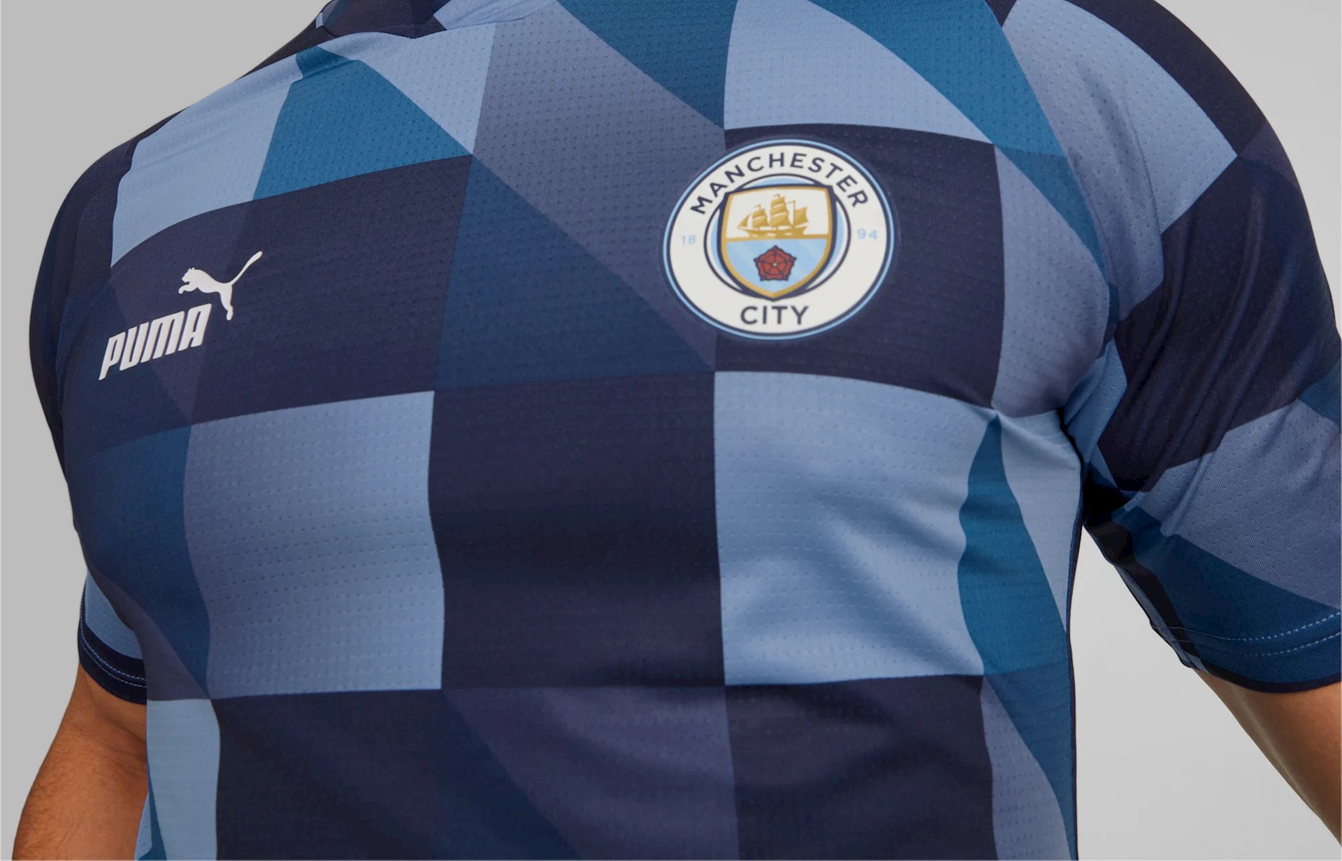 Deze warming-up shirts draagt Manchester City in 2023