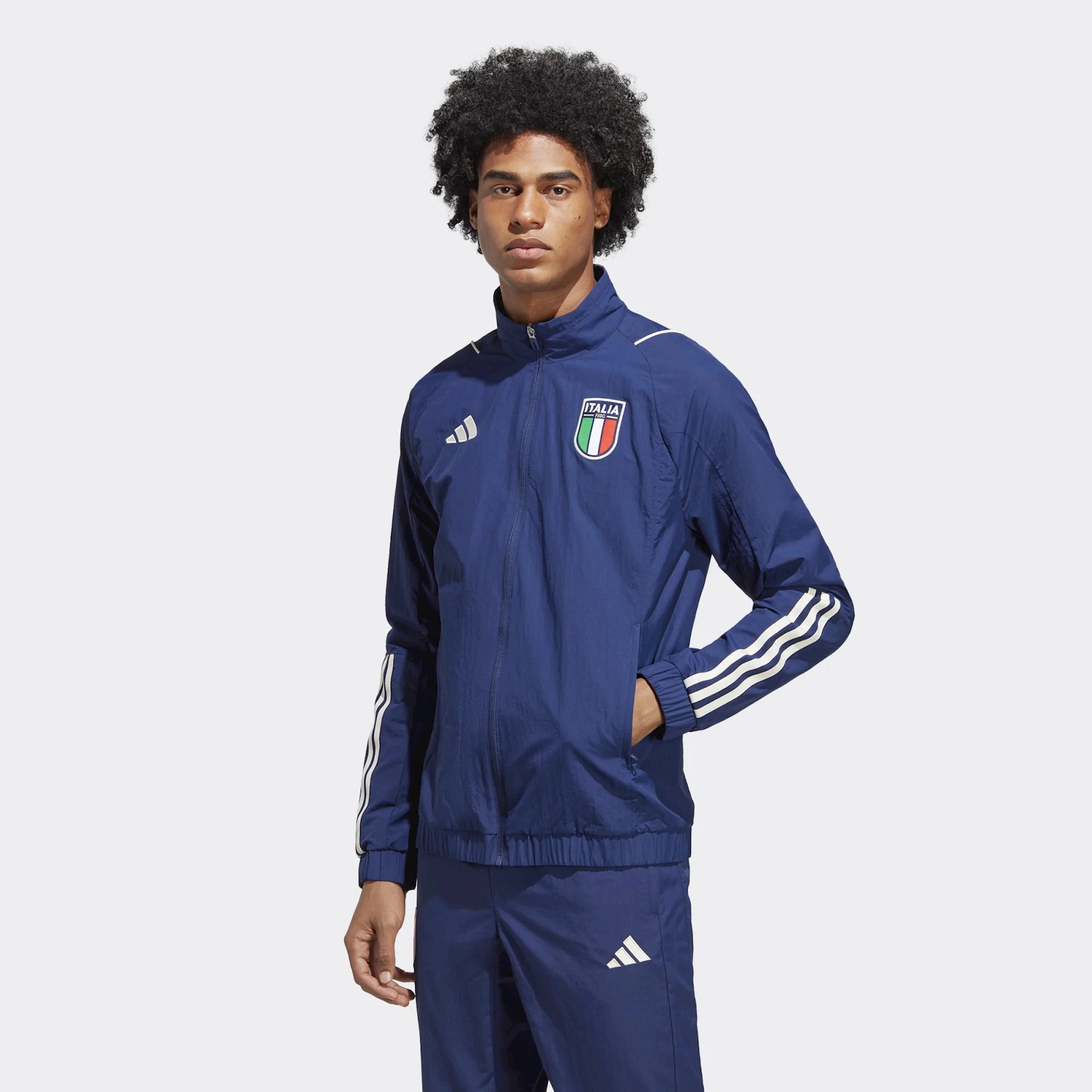 Kust Interpretatief Uitwerpselen Dit is het adidas Italië presentatiepak 2023-2024 - Voetbalshirts.com