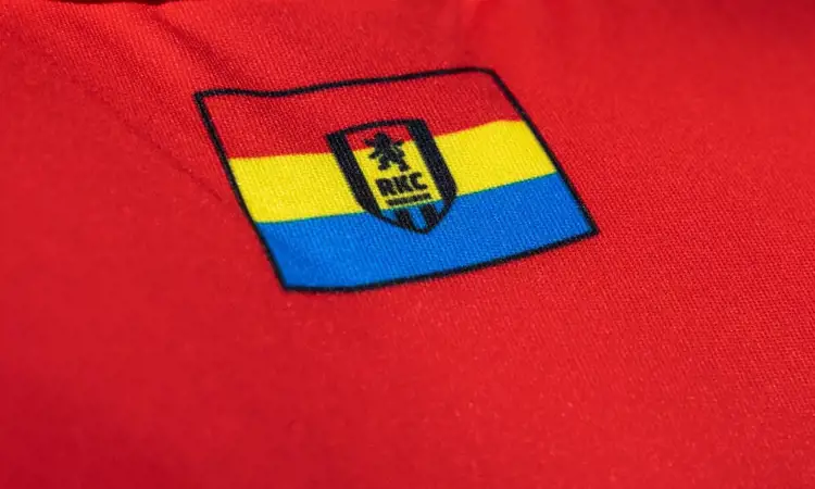 Dit is het RKC Waalwijk carnavalsvoetbalshirt 2023