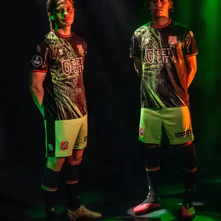 Dit is het FC Volendam kermis voetbalshirt 2023-2024