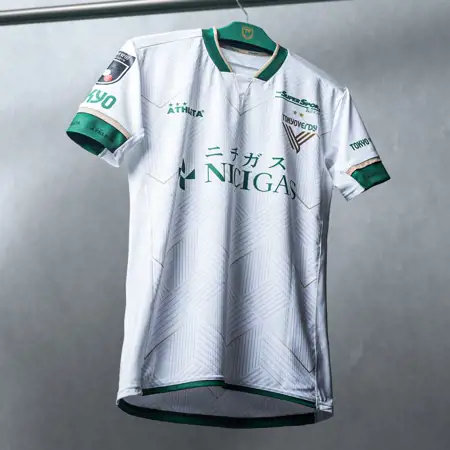 Dit zijn de Tokyo Verdy voetbalshirts 2024 van Athleta