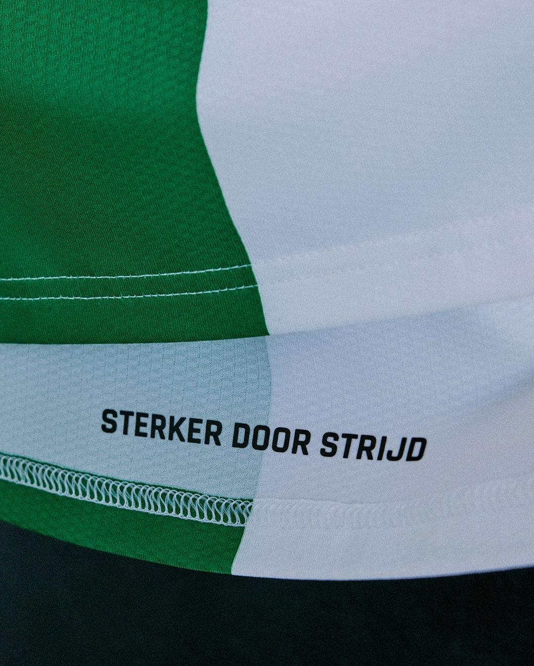 Feyenoord 3e shirt 2024-2025 geïnspireerd door uitshirt 2003-2004