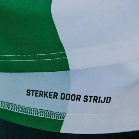 Feyenoord 3e shirt 2024-2025 geïnspireerd door uitshirt 2003-2004