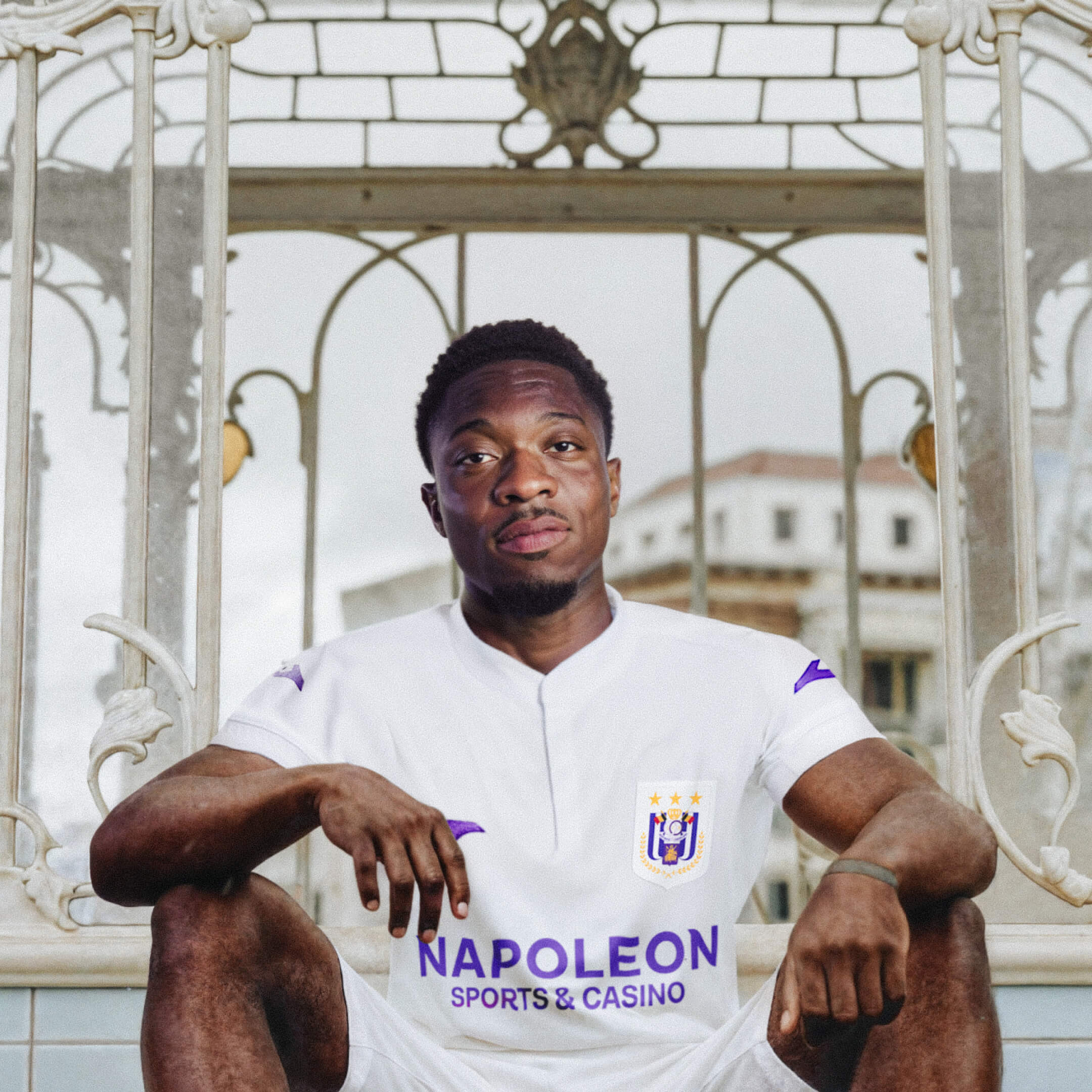 Anderlecht voetbalshirts 2024-2025 hebben Art Nouveau patroon