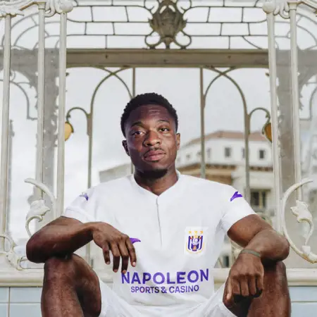 Anderlecht voetbalshirts 2024-2025 hebben Art Nouveau patroon