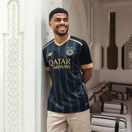 Dit zijn de Al Sadd voetbalshirts 2024-2025