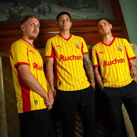 RC Lens voetbalshirts 2025-2026 eren 120 jarig bestaan en Place Verte