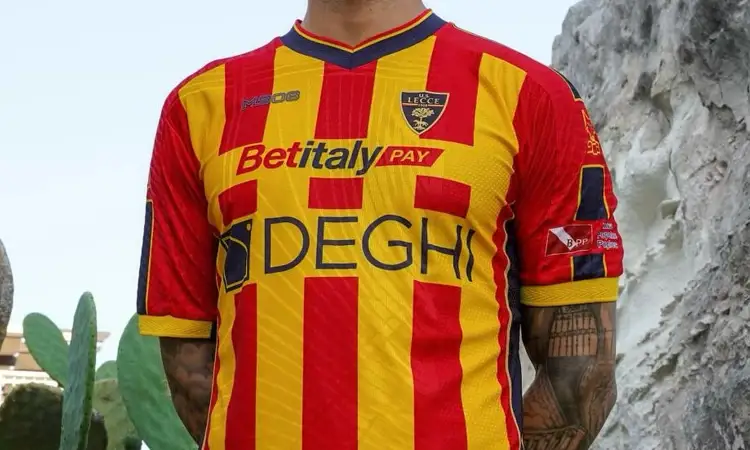 Dit zijn de US Lecce voetbalshirts 2024-2025