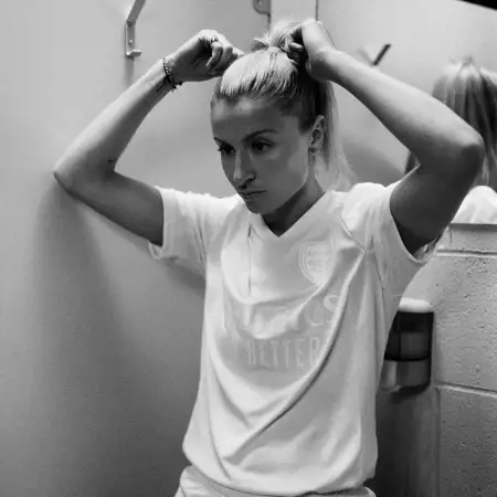 Arsenal draagt wit voetbalshirt in FA Cup wedstrijd tegen Liverpool