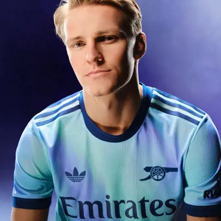 Arsenal 3e shirt 2024-2025 bevat na meer dan twintig jaar adidas Originals logo!