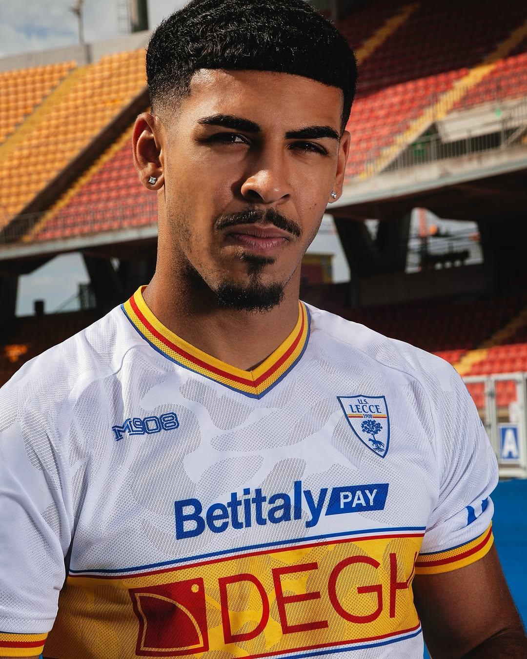 Dit zijn de US Lecce voetbalshirts 2025-2026