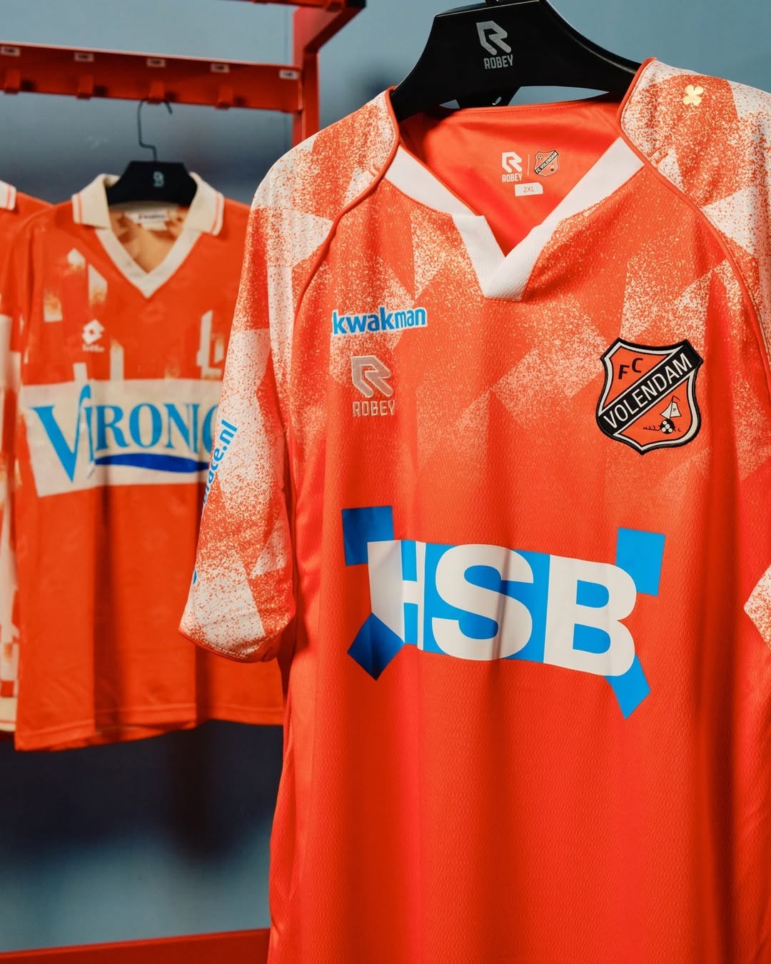 FC Volendam voetbalshirts 2025-2026 geïnspireerd door retro shirt, de bouw en Kermis