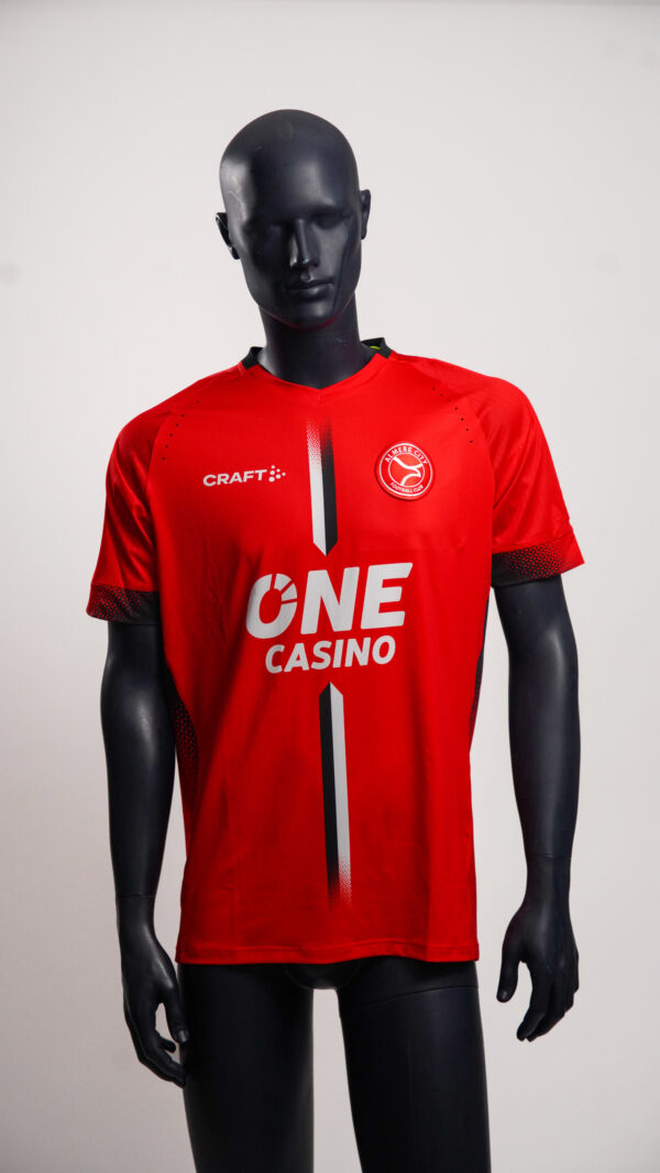 Dit zijn de Almere City voetbalshirts 2024-2025
