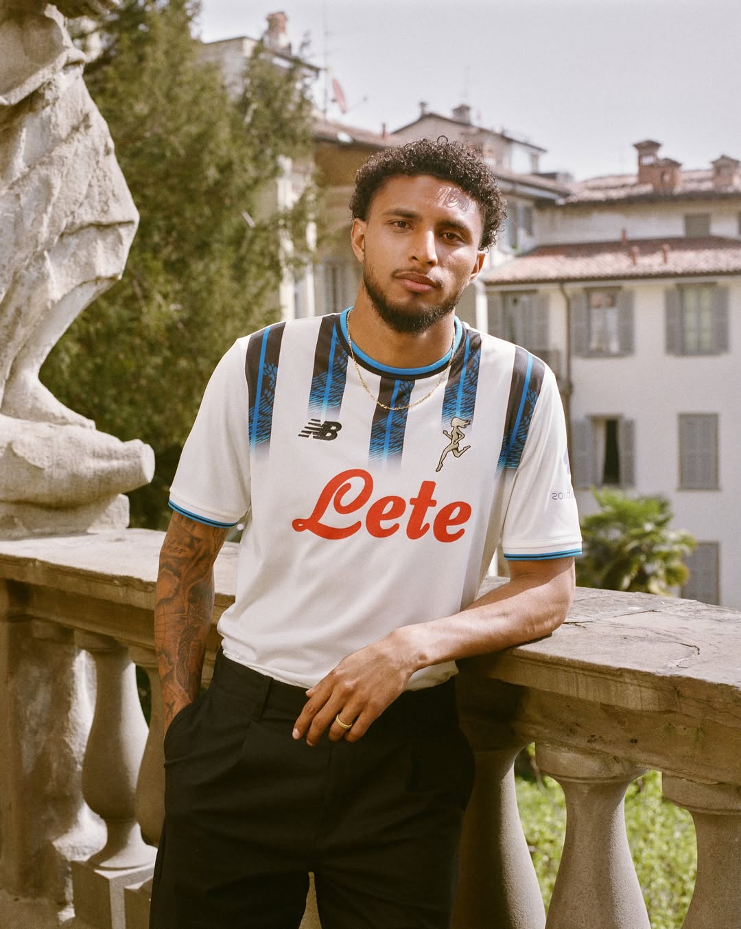 Dit zijn de Atalanta Bergamo voetbalshirts 2025-2026 van New Balance