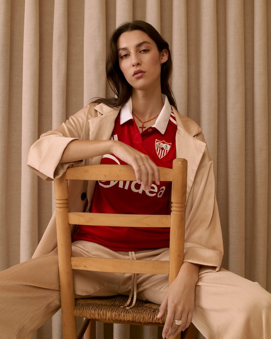 Dit zijn de Sevilla CF voetbalshirts 2025-2026 van adidas