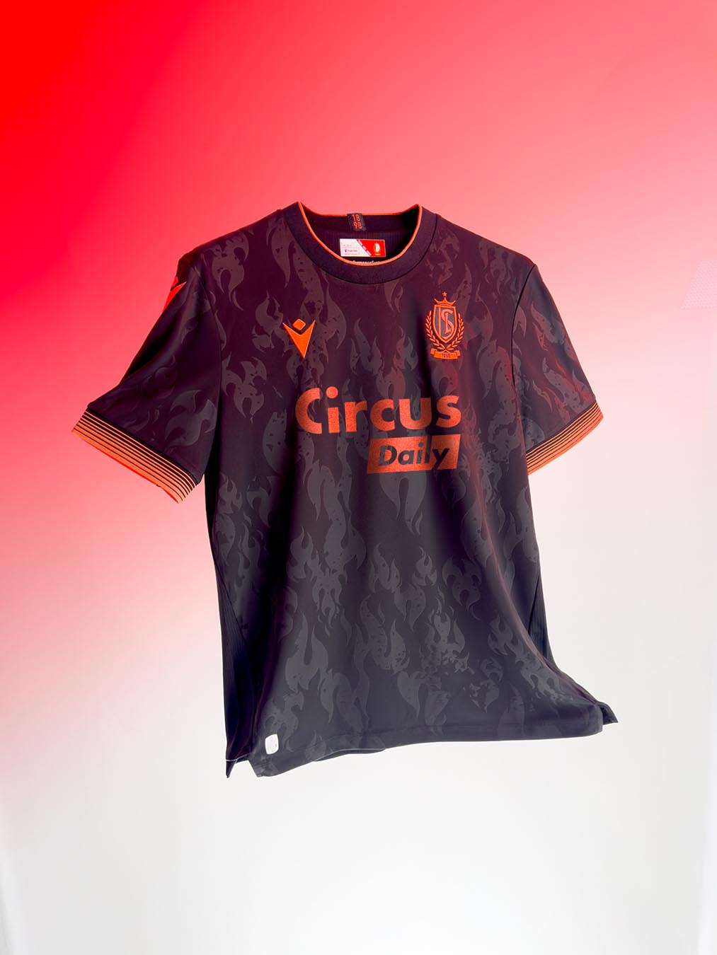 Dit zijn de Standard Luik voetbalshirts 2025-2026 van Macron