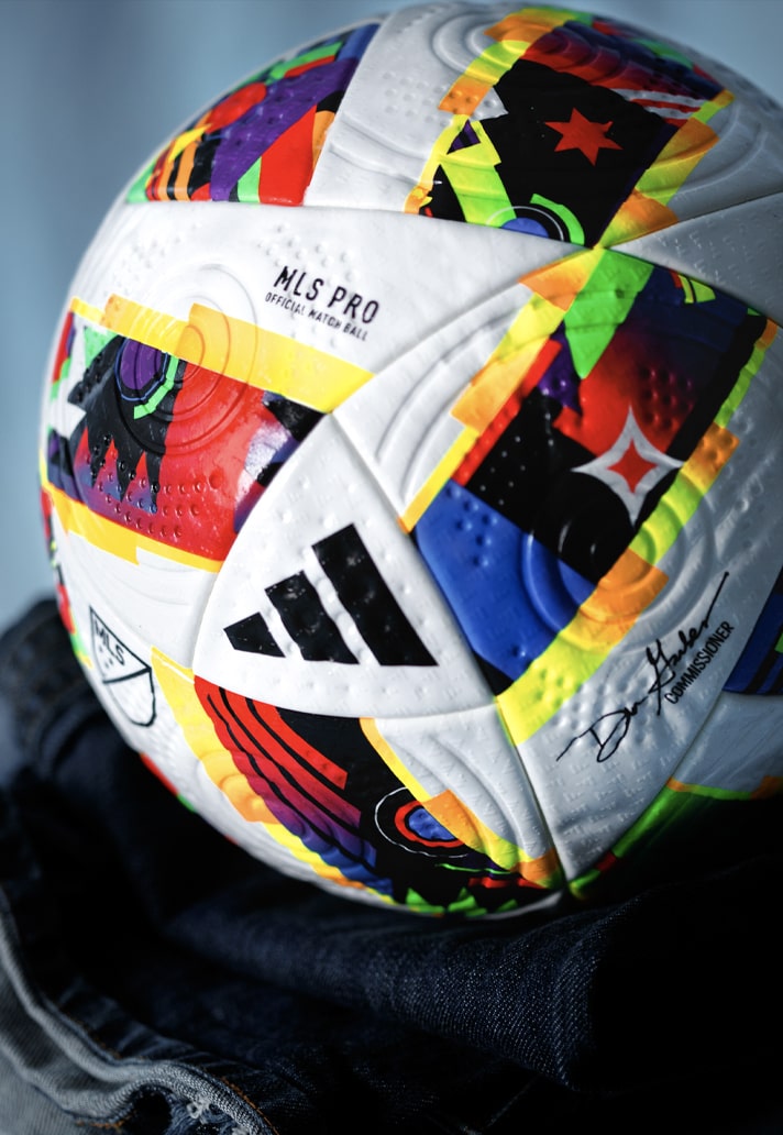 Officiële Major League Soccer 2024 wedstrijdbal geïnspireerd door voetbalshirts jaren '90