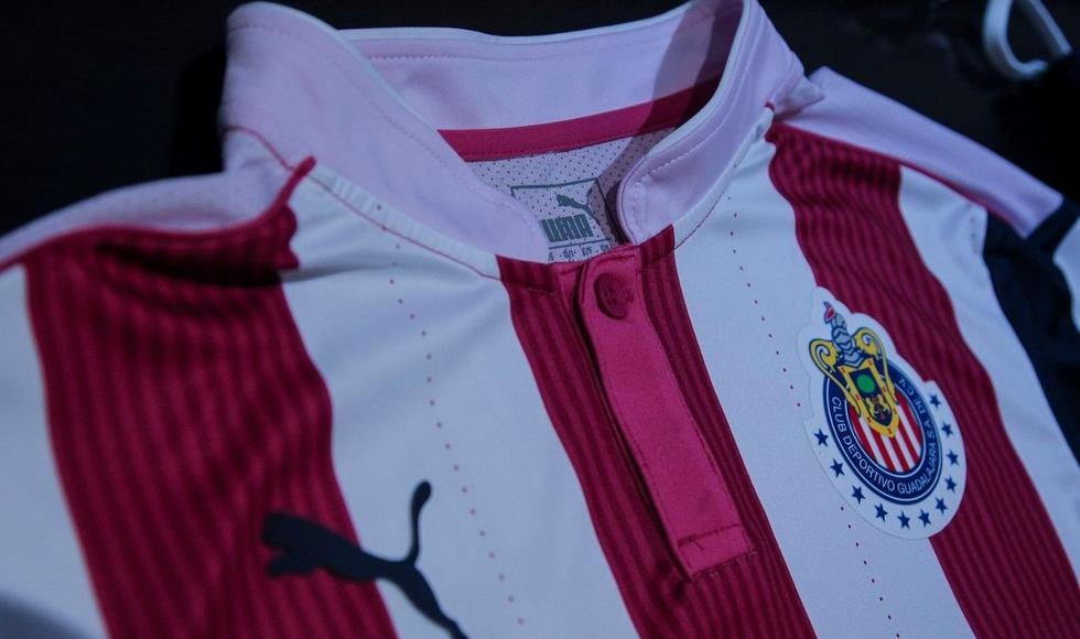 roze-chivas-shirt-2016-2017.png