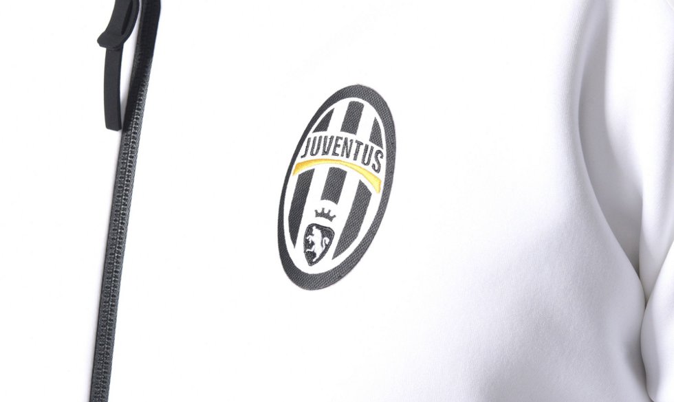 juventus-nze-hooded-sweater-2017.jpg