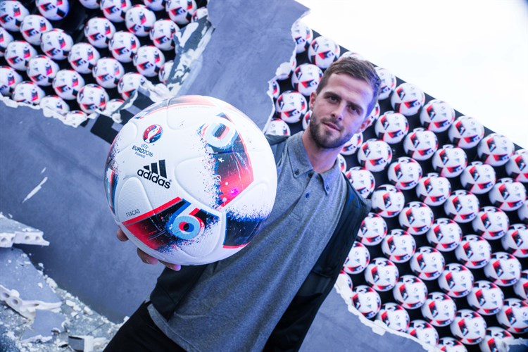 Adidas -fracas -bal -pjanic