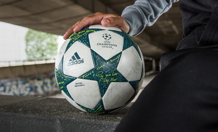 paneel vervoer Uittreksel Adidas lanceert Champions League voetbal voor groepsfase 2016-2017 -  Voetbalshirts.com