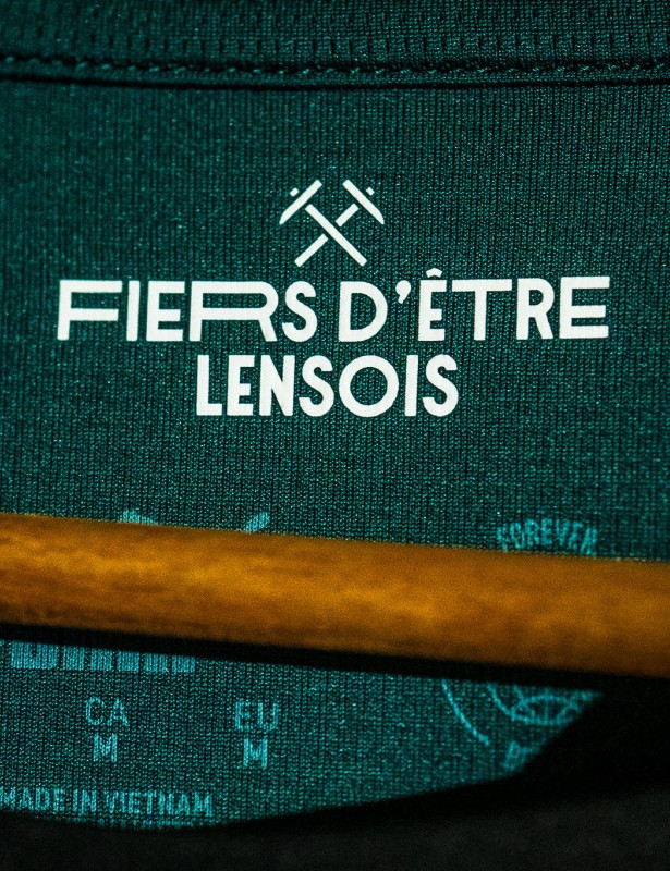 RC Lens voetbalshirts 2024-2025 geïnspireerd door stadion en heritage 