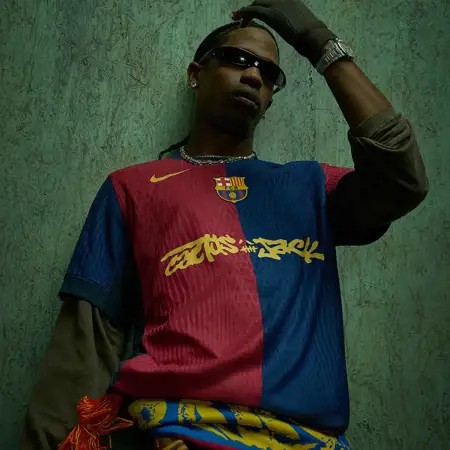 Travis Scott logo op FC Barcelona voetbalshirt tijdens El Clásico