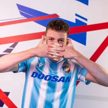 Dit zijn de Viktoria Plzen voetbalshirts 2024-2025