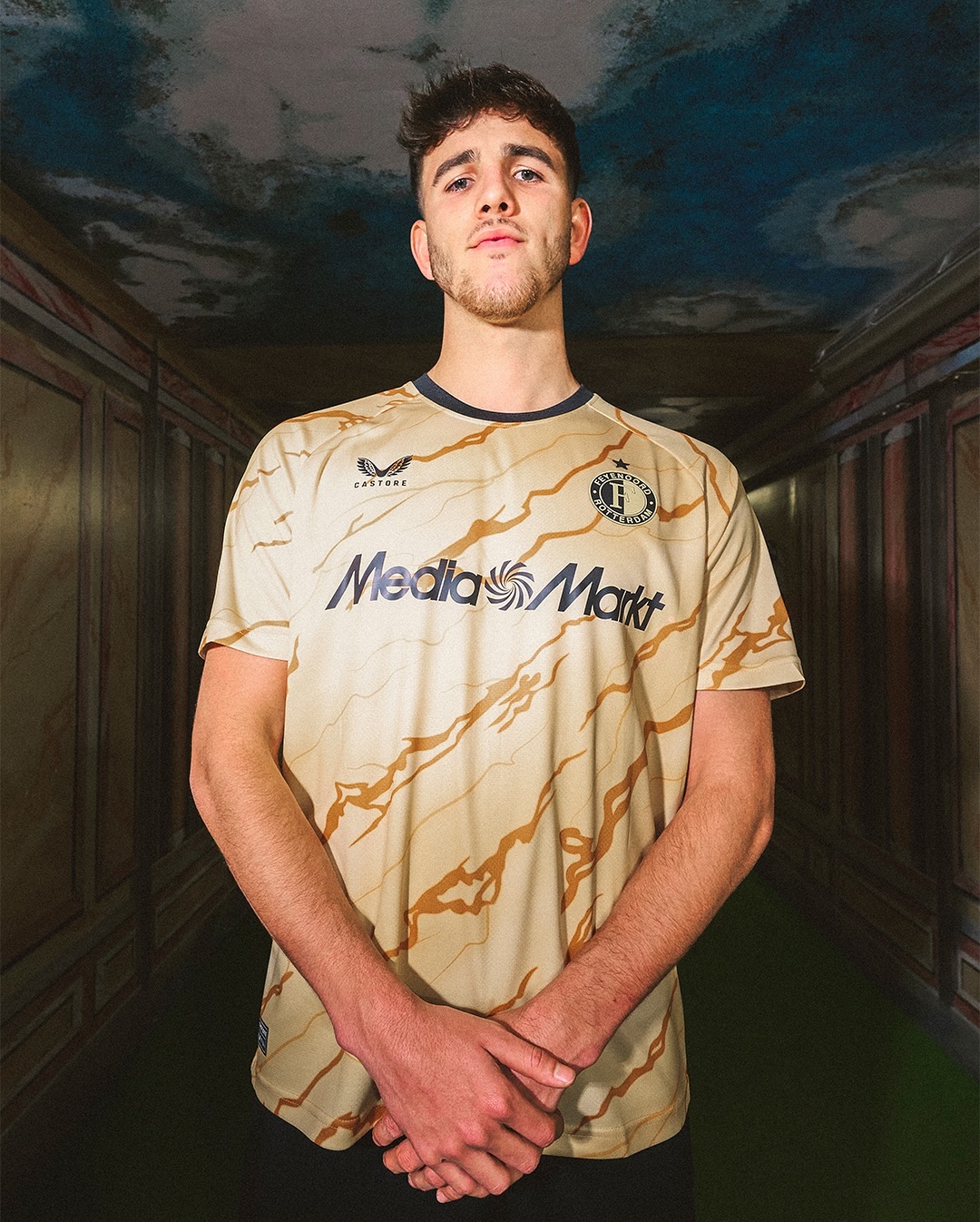 Feyenoord 4de voetbalshirt 2024-2025 geïnspireerd door spelerstunnel de Kuip