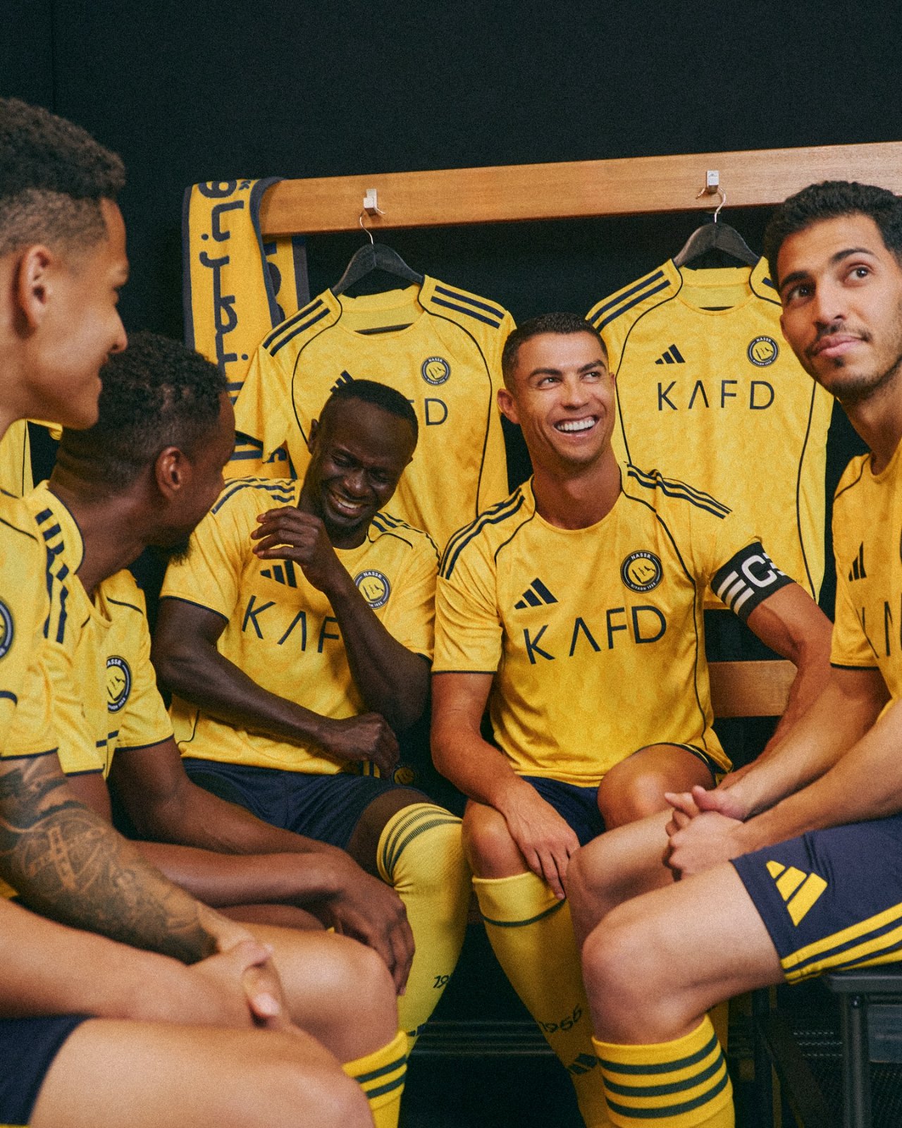 Al-Nassr voetbalshirts 2025-2026 geïnspireerd door zon en sterren boven Riyadh