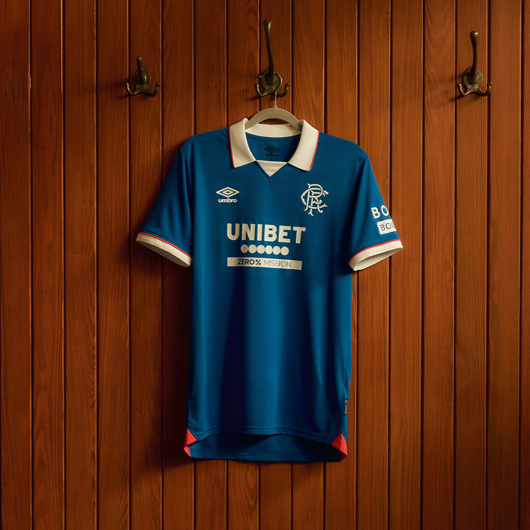 Dit zijn de Rangers FC voetbalshirts 2025-2026 van Umbro