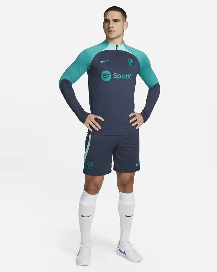 Dit is het FC Barcelona Champions League trainingspak 2023-2024