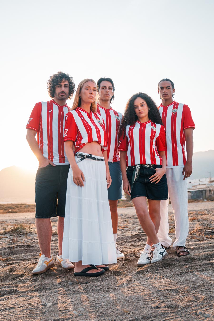 Dit zijn de UD Almería voetbalshirts 2025-2026 van Macron